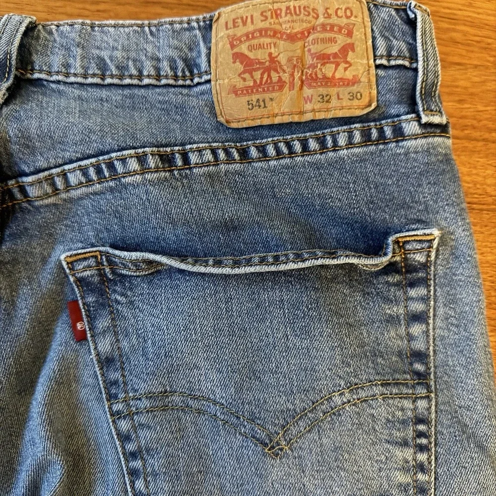 Levis 541 Athletic Taper Jeans Mens 32x27 Light Wash Stretch Denim